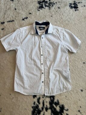 Kenneth Cole Short Sleeve Shirt with Navy Trim Kids size 14/16